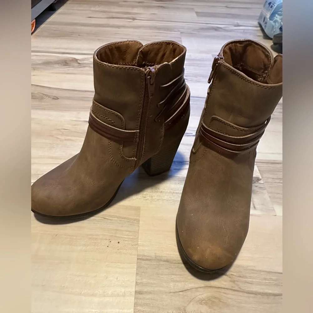 Booties - Picture 3 of 4